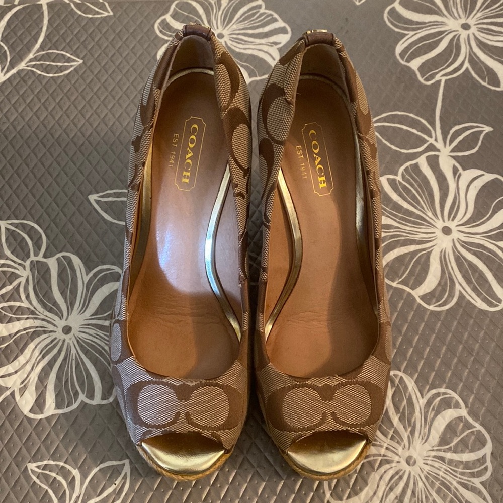 Wedge Coach very comfy and slight wear, good condition
